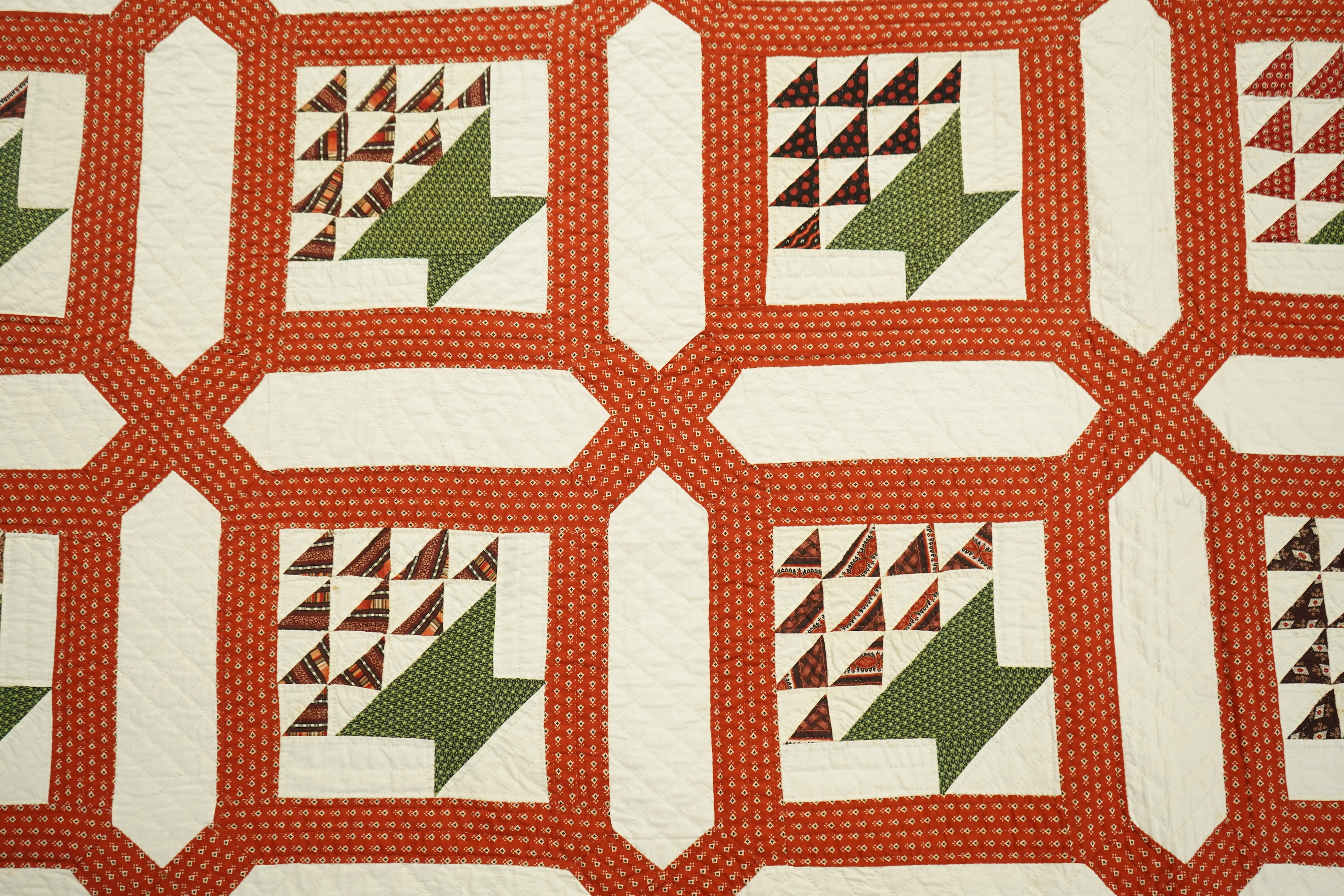 A handsome mid 19th century American ‘Basket’ hand pieced and hand quilted bed cover. An unlaundered Civil War quilt. The reverse side a printed quilted cotton. This quilt purchased in Virginia. 226cm x 168cm. Condition